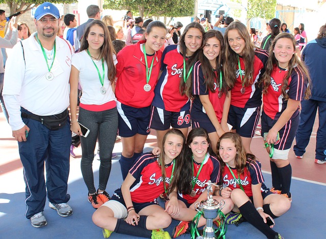 凭借犀利的 凭借犀利的